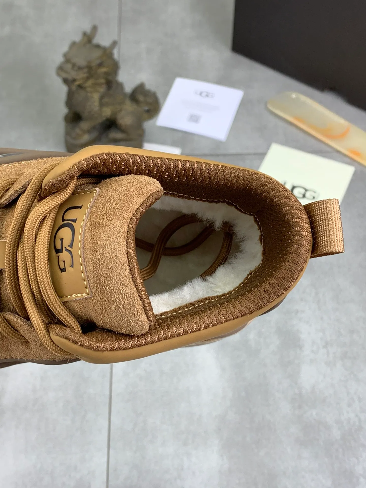Men's shoes 💰P640 [New style] 💰 🆘 "Real wool" [UGG] 👉The popular men's shoes are synchronized with the official website 🔰The quality of the genuine products [satisfied] is not comparable to the imitations in the general market 🌀The upper is imported Italian frosted cowhide, and the lining is: foot pad 🅰️ grade 🐑Real wool👻Only Grade A can show the effect The hand feels smooth and delicate 🔱The shoe shape is grand, only genuine manufacturers can do it 🎄The perfect toughness of the original outsole 👻⬛️ allows customers to say goodbye to one-time consumption. Real wool lining, super warm. Available in black, brown and gray. Size: 39-44